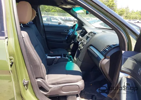 2016 Ford Police Interceptor z USA, uszkodzony, nr VIN 1FM5K8AT5GGC07746